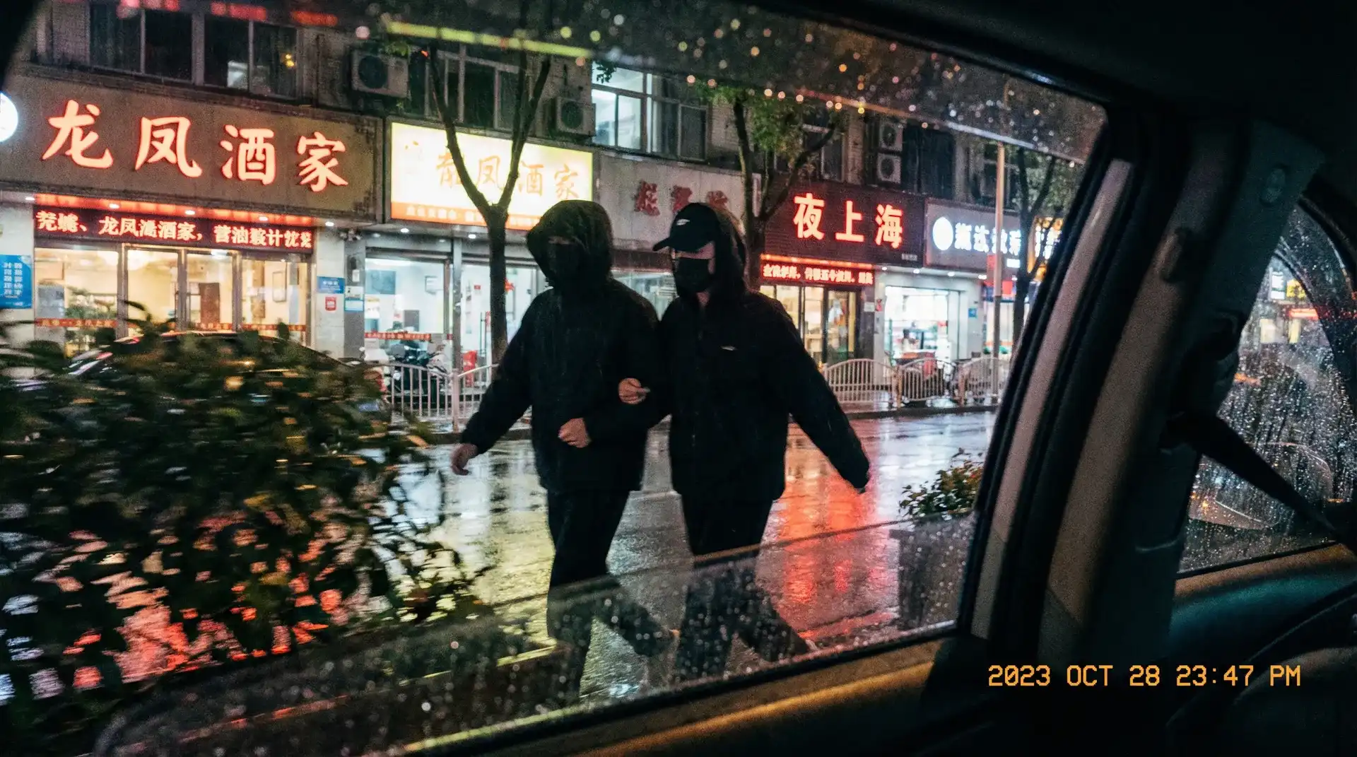 乐动体育官网 - 顶流明星深夜密会现场抓拍照片